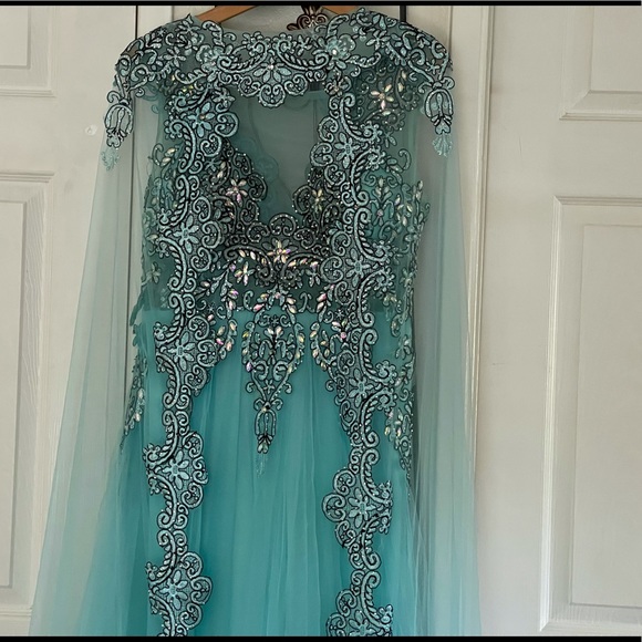 Princess Arabic maxi prom dress - Picture 2 of 16